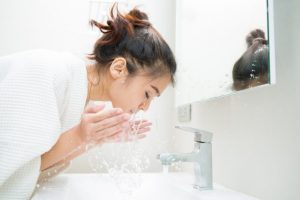 تاثیرات و فواید مصرف آب برای زیبایی پوست و مو